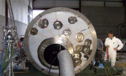 Internal electropolishing of a pharmaceutical pressure vessel